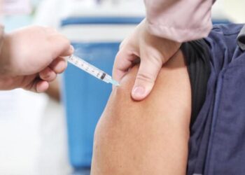 Municípios de MT já podem imunizar pessoas maiores de 18 anos com vacina da bivalente