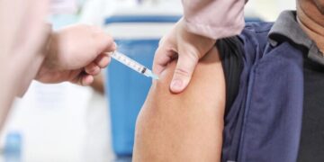 Municípios de MT já podem imunizar pessoas maiores de 18 anos com vacina da bivalente