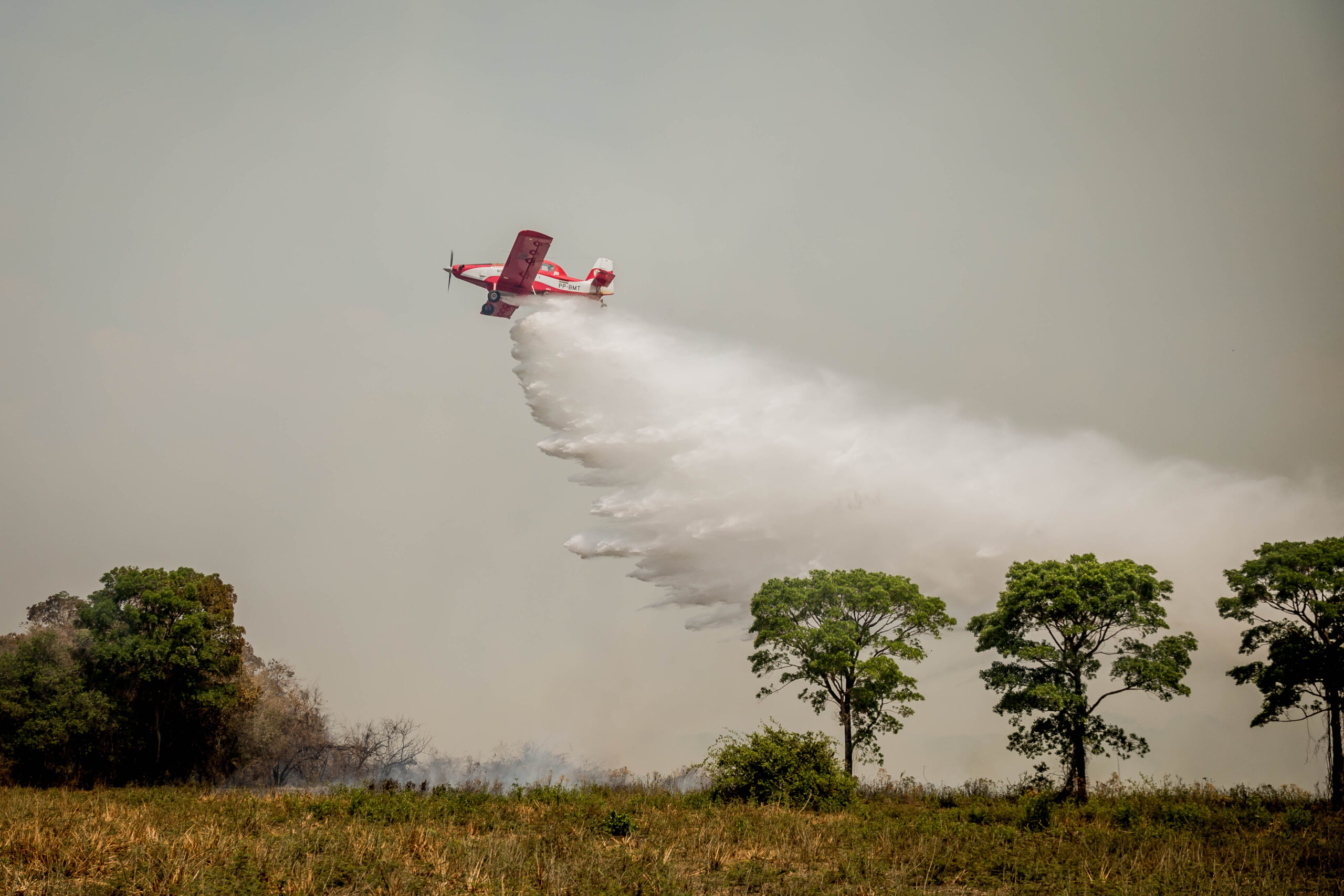 “Aviões garantem combate ao fogo em locais de difícil acesso e segurança aos bombeiros”, explica comandante