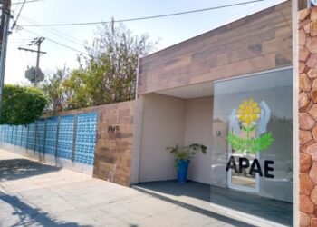 Governo entrega R$ 23,3 mil do Nota MT para APAE de Rondonópolis