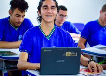 Seduc orienta estudantes a conferirem locais de prova e cartão de confirmação do Enem 2023