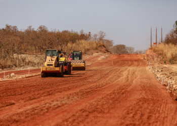 Governo assina ordem de serviço para início das obras de asfaltamento na Ponte de Ferro