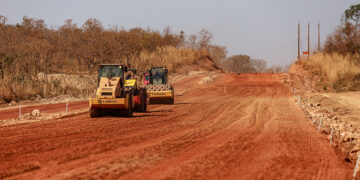 Governo assina ordem de serviço para início das obras de asfaltamento na Ponte de Ferro