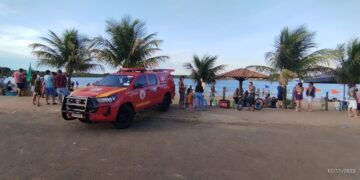 Corpo de Bombeiros Militar atua durante evento em lago municipal com trabalho de prevenção aquática