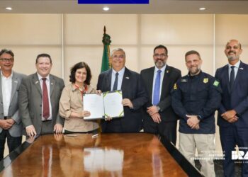 Ministros Flávio Dino e Nísia Trindade assinam aporte de R$ 54 milhões para ampliar serviço aeromédico da PRF