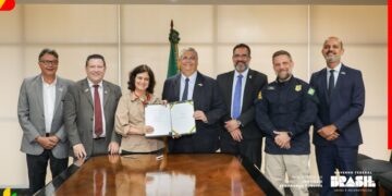 Ministros Flávio Dino e Nísia Trindade assinam aporte de R$ 54 milhões para ampliar serviço aeromédico da PRF