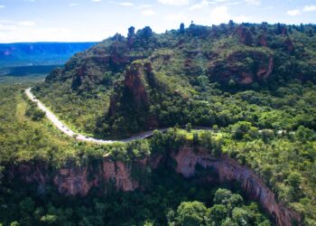 Sinfra vistoria MT-251 após deslizamento de terra no Parque Nacional de Chapada dos Guimarães