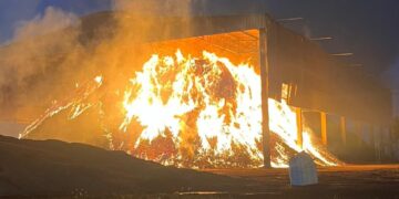 Bombeiros combatem incêndio em armazém de grãos em Sorriso