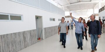Governador vistoria obras de nova escola estadual: “É uma revolução em termos de conceito, qualidade e infraestrutura”