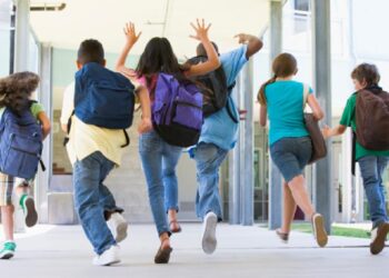 Férias escolares: saiba quais as regras para viajar com crianças ou adolescentes