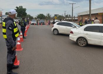 Em blitz da Lei Seca, 30 motoristas são autuados por veículos com documentação irregular