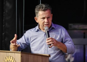 Governador envia projeto para tornar obrigatório o uso de uniformes nas escolas estaduais