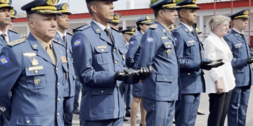 Cadetes do Corpo de Bombeiros Militar recebem espadins; Turma é a 1ª formada integralmente em MT