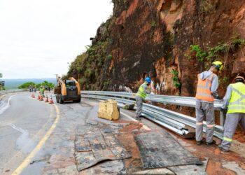 Trânsito no Portão do Inferno está liberado em meia pista