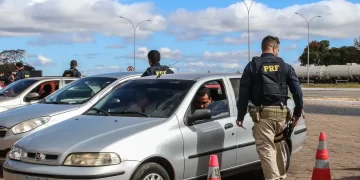 PRF orienta motoristas na volta para casa após o carnaval