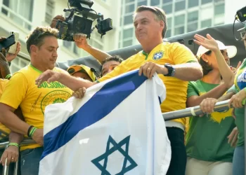 Proibido de deixar o Brasil, Bolsonaro pedirá autorização do STF para visitar Israel