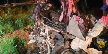 Motorista fica ferido em acidente entre duas carretas em rodovia de MT