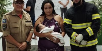 Bombeiros salvam bebê de dois meses que engasgou com leite materno