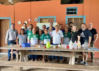 Produtores familiares recebem orientações do Indea durante curso com mato-grossense premiado nacionalmente