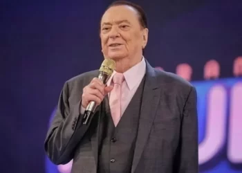 Raul Gil diz ser a favor do casamento homoafetivo e da adoção por pais LGBT