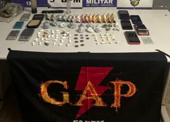 Quadrilha é presa pela PM com 67 porções de entorpecentes, celulares e máquinas de cartão em Rondonópolis