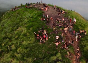 Mais de 500 pessoas subiram o morro de Santo Antônio na Semana Santa