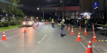 Operação Lei Seca em duas avenidas de Cuiabá prende 18 pessoas e remove 57 veículos