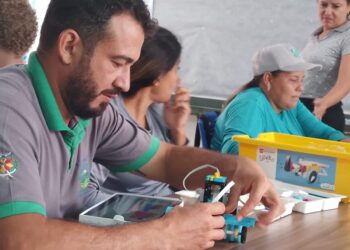 Seduc capacita profissionais de escolas no campo para atuarem em programa de robótica