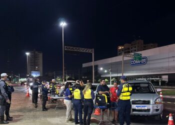 Operação Lei Seca prende oito motoristas por embriaguez e um com mandado de prisão em aberto