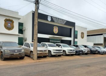 Polícia Civil sequestra 13 veículos de alvos ligados a esquema criminoso liderado por preso em cadeia no interior
