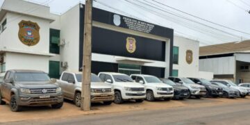Polícia Civil sequestra 13 veículos de alvos ligados a esquema criminoso liderado por preso em cadeia no interior