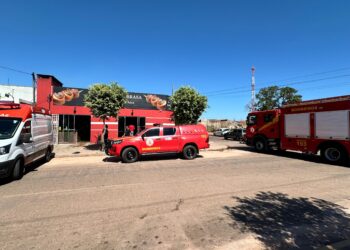 Corpo de Bombeiros Militar realiza vistoria em restaurante após incêndio