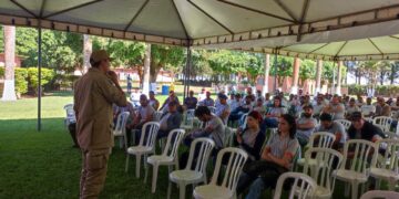 Corpo de Bombeiros realiza palestra sobre primeiros socorros para funcionários de fazenda