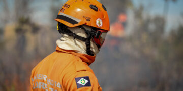 Corpo de Bombeiros extingue incêndio em Poconé; número de focos de calor diminui em MT nesta quinta-feira (27)