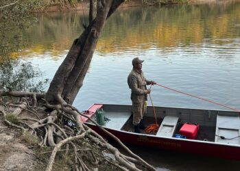 Bombeiros localizam corpo de criança de 12 anos que se afogou após cair em rio