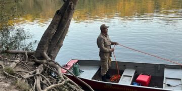 Bombeiros localizam corpo de criança de 12 anos que se afogou após cair em rio