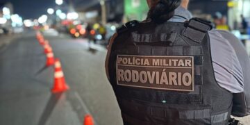 Blitz na Avenida Carmindo de Campos flagra 6 motoristas dirigindo embriagados