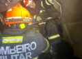 Bombeiros realizam desencarceramento de vítima presa em ferragens de carreta após acidente