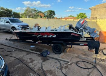 Polícia Civil recupera lancha furtada em lava-rápido utilizado para ocultação de veículos em Várzea Grande