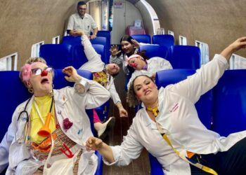 SES capacita profissionais de saúde para atuarem como doutores palhaços