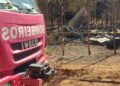 Corpo de Bombeiros atende ocorrência de avião que pegou fogo ao cair em plantação