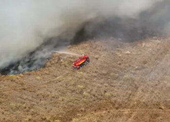 Bombeiros combatem incêndio em lavoura em Campo Novo do Parecis