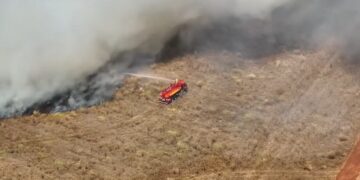 Bombeiros combatem incêndio em lavoura em Campo Novo do Parecis