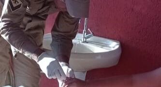 Bombeiros Militares fazem retirada de anel preso em dedo de adolescente