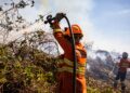 Corpo de Bombeiros extingue dois incêndios e combate outros 20 neste domingo (11)