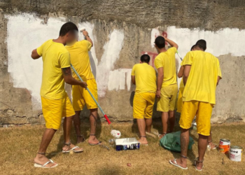 Forças de segurança utilizam mão de obra de reeducandos para remover pichações