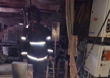 Corpo de Bombeiros combate incêndio em indústria de processamento de condimentos alimentícios