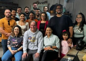 Líder ignora enfermeiros e apoia médico