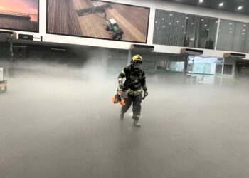 Corpo de Bombeiros combate incêndio em concessionária em Primavera do Leste