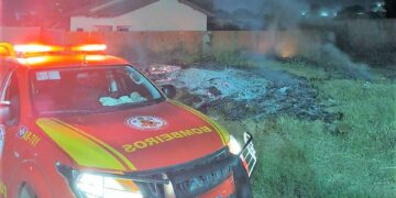 Corpo de Bombeiros Militar combate três incêndios em terrenos baldios